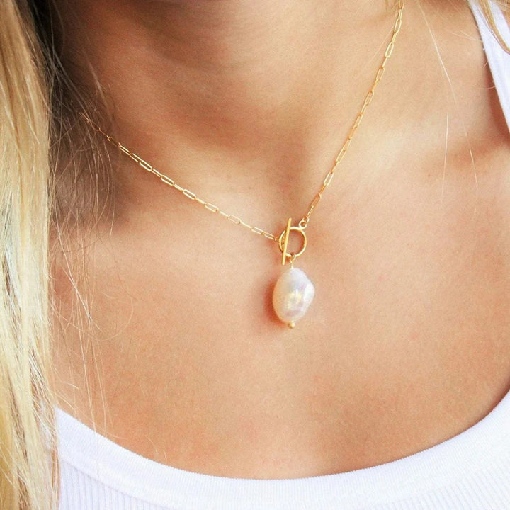 Você está procurando o presente ideal para sua mãe? Neste dia das mães, se você busca presentear com qualidade e elegância, separamos jóias únicas e exclusivas para você! Nossas jóias são compostas por Prata 925 e Ouro 18K, Aqui você encontra o presente ideal para a sua mãe! Confira nossas promoções e leve frete grátis para todo o Brasil! Garantia de envio, devolução fácil e embalagem presenteável!