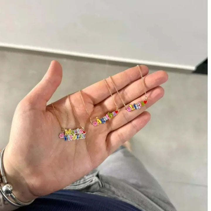 Se você busca por jóias de alta qualidade e recebimento em até 3 dias, aqui na Datter &Co, temos uma variedade de produtos que não escurecem com o uso, não causam alergias e são 100% á prova d'água, compre aqui na Datter & Co, Frete Grátis e Devolução Fácil