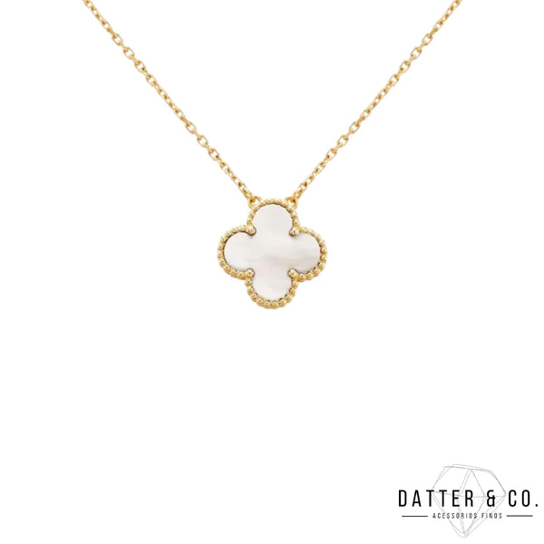 Os melhores colares femininos, colar feminino de prata, colar feminino de ouro, colar de pérola, colar feminino delicado com qualidade e durabilidade, peças que duram, não causam alergias e nem escurecem com o uso! Compre aqui na Datter & Co, Frete Grátis e Devolução Fácil.
