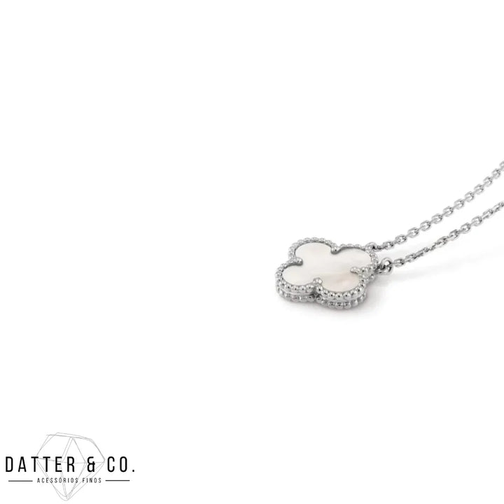 Os melhores colares femininos, colar feminino de prata, colar feminino de ouro, colar de pérola, colar feminino delicado com qualidade e durabilidade, peças que duram, não causam alergias e nem escurecem com o uso! Compre aqui na Datter & Co, Frete Grátis e Devolução Fácil.