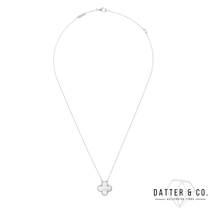Os melhores colares femininos, colar feminino de prata, colar feminino de ouro, colar de pérola, colar feminino delicado com qualidade e durabilidade, peças que duram, não causam alergias e nem escurecem com o uso! Compre aqui na Datter & Co, Frete Grátis e Devolução Fácil.