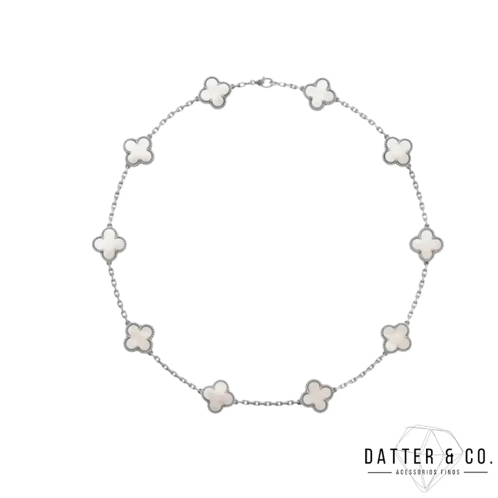 Inspirado no Trevo de quatro folhas, estas jóias são sinônimo de sorte e proteção.
Se você busca por colares trevo, pulseiras trevo, anéis trevo ou conjuntos trevo de alta qualidade, compre aqui na Datter & Co, Frete Grátis e Devolução Fácil.