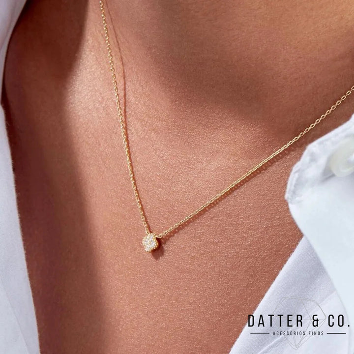 Os melhores colares femininos, colar feminino de prata, colar feminino de ouro, colar de pérola, colar feminino delicado com qualidade e durabilidade, peças que duram, não causam alergias e nem escurecem com o uso! Compre aqui na Datter & Co, Frete Grátis e Devolução Fácil.