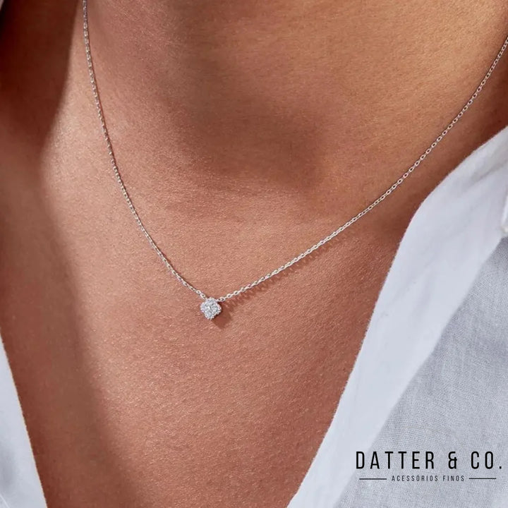 Os melhores colares femininos, colar feminino de prata, colar feminino de ouro, colar de pérola, colar feminino delicado com qualidade e durabilidade, peças que duram, não causam alergias e nem escurecem com o uso! Compre aqui na Datter & Co, Frete Grátis e Devolução Fácil.