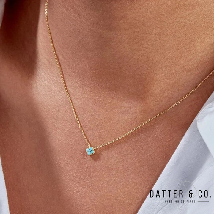 Os melhores colares femininos, colar feminino de prata, colar feminino de ouro, colar de pérola, colar feminino delicado com qualidade e durabilidade, peças que duram, não causam alergias e nem escurecem com o uso! Compre aqui na Datter & Co, Frete Grátis e Devolução Fácil.
