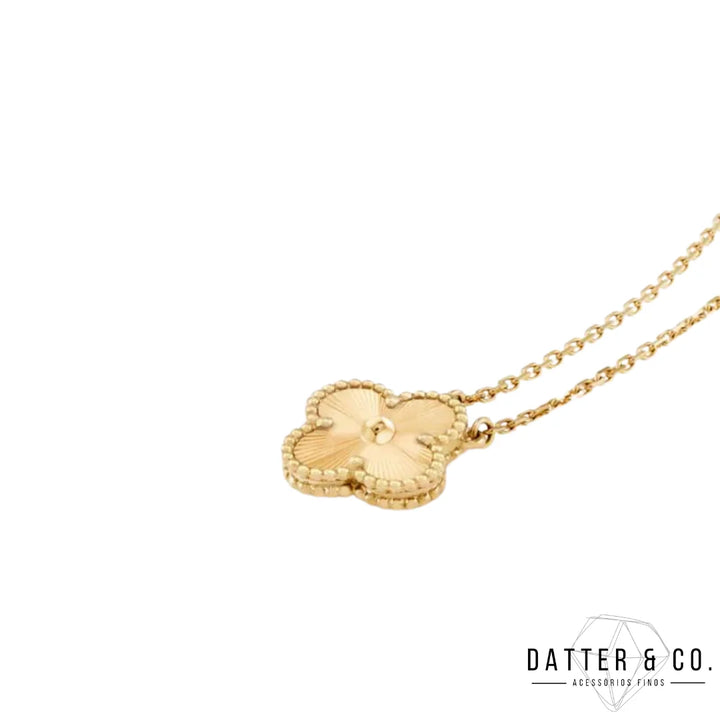 Os melhores colares femininos, colar feminino de prata, colar feminino de ouro, colar de pérola, colar feminino delicado com qualidade e durabilidade, peças que duram, não causam alergias e nem escurecem com o uso! Compre aqui na Datter & Co, Frete Grátis e Devolução Fácil.