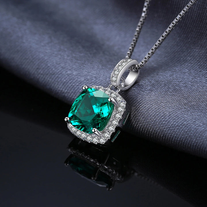Você está procurando o presente ideal para sua mãe? Neste dia das mães, se você busca presentear com qualidade e elegância, separamos jóias únicas e exclusivas para você! Nossas jóias são compostas por Prata 925 e Ouro 18K, Aqui você encontra o presente ideal para a sua mãe! Confira nossas promoções e leve frete grátis para todo o Brasil! Garantia de envio, devolução fácil e embalagem presenteável!