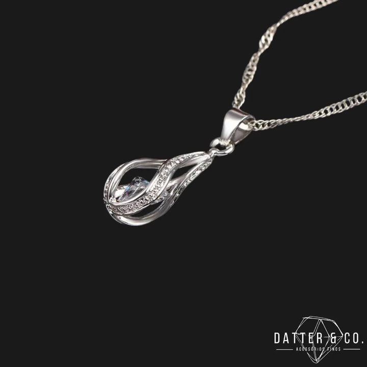 Os melhores colares femininos, colar feminino de prata, colar feminino de ouro, colar de pérola, colar feminino delicado com qualidade e durabilidade, peças que duram, não causam alergias e nem escurecem com o uso! Compre aqui na Datter & Co, Frete Grátis e Devolução Fácil.