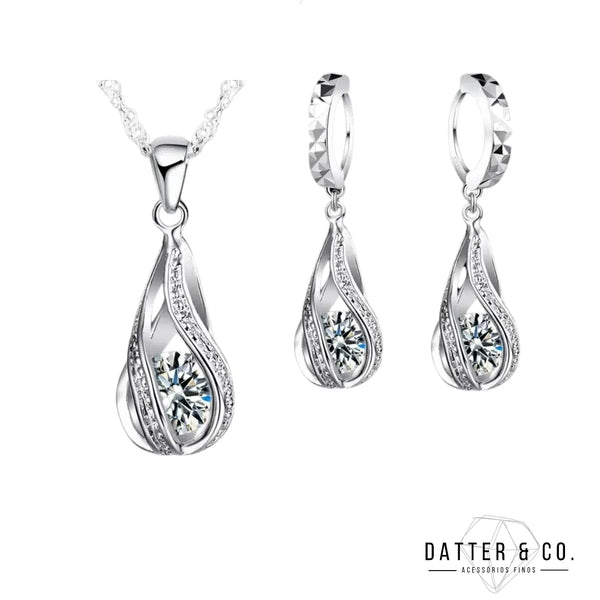 Os melhores colares femininos, colar feminino de prata, colar feminino de ouro, colar de pérola, colar feminino delicado com qualidade e durabilidade, peças que duram, não causam alergias e nem escurecem com o uso! Compre aqui na Datter & Co, Frete Grátis e Devolução Fácil.