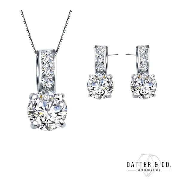 Os melhores colares femininos, colar feminino de prata, colar feminino de ouro, colar de pérola, colar feminino delicado com qualidade e durabilidade, peças que duram, não causam alergias e nem escurecem com o uso! Compre aqui na Datter & Co, Frete Grátis e Devolução Fácil.