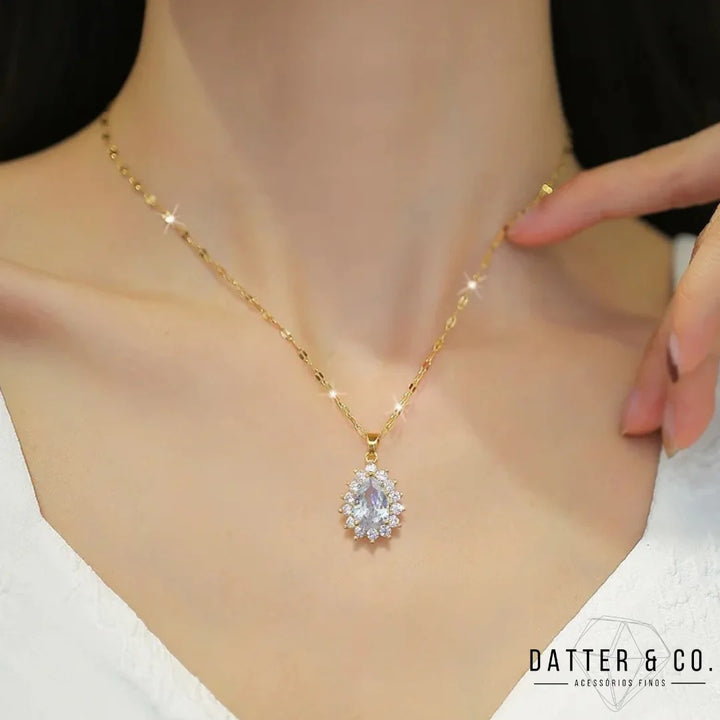 Os melhores colares femininos, colar feminino de prata, colar feminino de ouro, colar de pérola, colar feminino delicado com qualidade e durabilidade, peças que duram, não causam alergias e nem escurecem com o uso! Compre aqui na Datter & Co, Frete Grátis e Devolução Fácil.