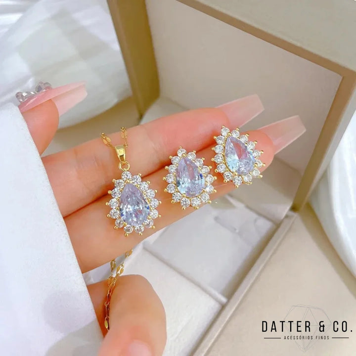 Os melhores colares femininos, colar feminino de prata, colar feminino de ouro, colar de pérola, colar feminino delicado com qualidade e durabilidade, peças que duram, não causam alergias e nem escurecem com o uso! Compre aqui na Datter & Co, Frete Grátis e Devolução Fácil.