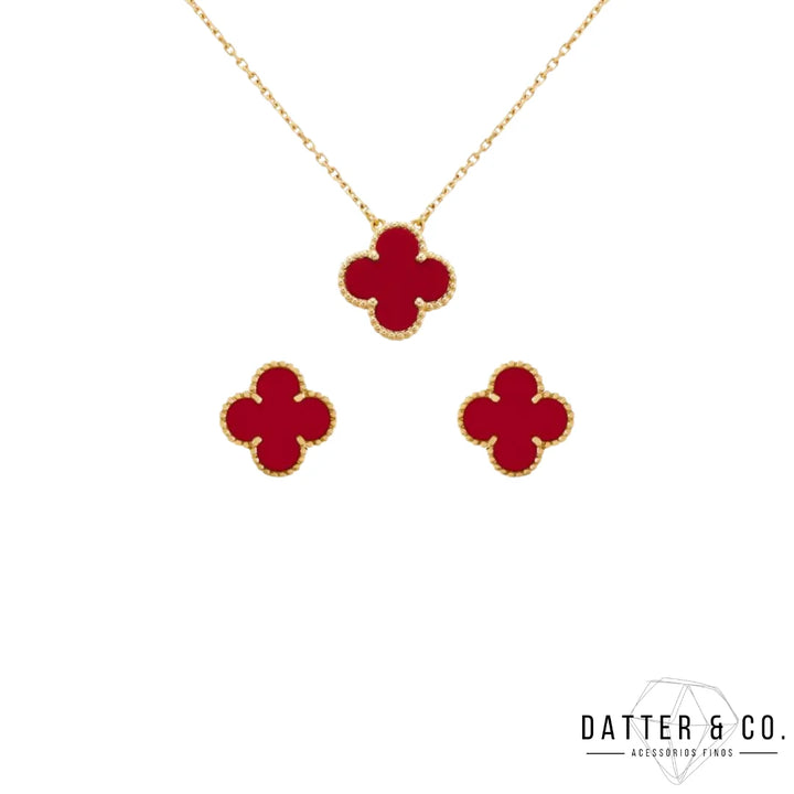 Inspirado no Trevo de quatro folhas, estas jóias são sinônimo de sorte e proteção.
Se você busca por colares trevo, pulseiras trevo, anéis trevo ou conjuntos trevo de alta qualidade, compre aqui na Datter & Co. Frete Grátis e Devolução Fácil.