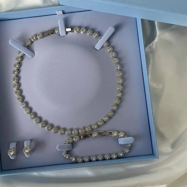 Os melhores colares femininos, colar feminino de prata, colar feminino de ouro, colar de pérola, colar feminino delicado com qualidade e durabilidade, peças que duram, não causam alergias e nem escurecem com o uso! Compre aqui na Datter & Co, Frete Grátis e Devolução Fácil.