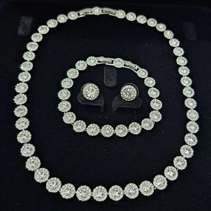 Os melhores colares femininos, colar feminino de prata, colar feminino de ouro, colar de pérola, colar feminino delicado com qualidade e durabilidade, peças que duram, não causam alergias e nem escurecem com o uso! Compre aqui na Datter & Co, Frete Grátis e Devolução Fácil.