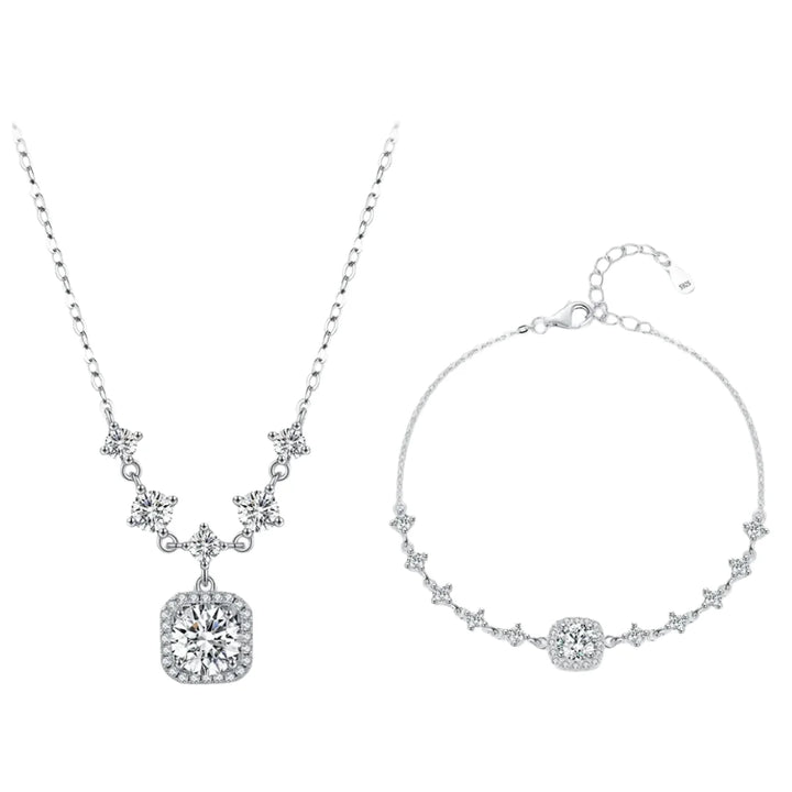 Se você busca por Conjunto de Prata  de alta qualidade, aqui na Datter &Co,você encontra o presente ideal para sua namorada,esposa,mãe, a mulher da sua vida! temos uma variedade de produtos que não escurecem com o uso, não causam alergias e são 100% á prova d'água, compre aqui na Datter & Co, Frete Grátis e Devolução Fácil.