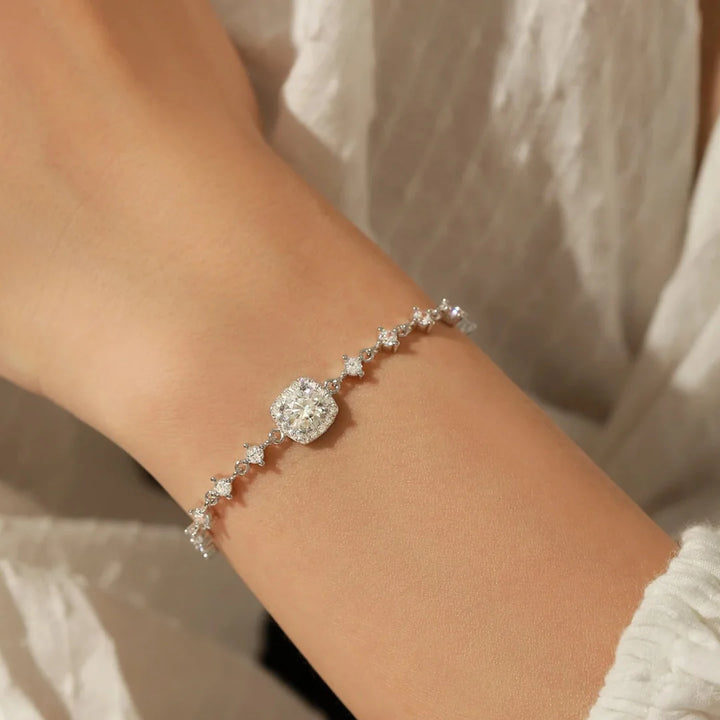 Se você busca por Conjunto de Prata  de alta qualidade, aqui na Datter &Co,você encontra o presente ideal para sua namorada,esposa,mãe, a mulher da sua vida! temos uma variedade de produtos que não escurecem com o uso, não causam alergias e são 100% á prova d'água, compre aqui na Datter & Co, Frete Grátis e Devolução Fácil.