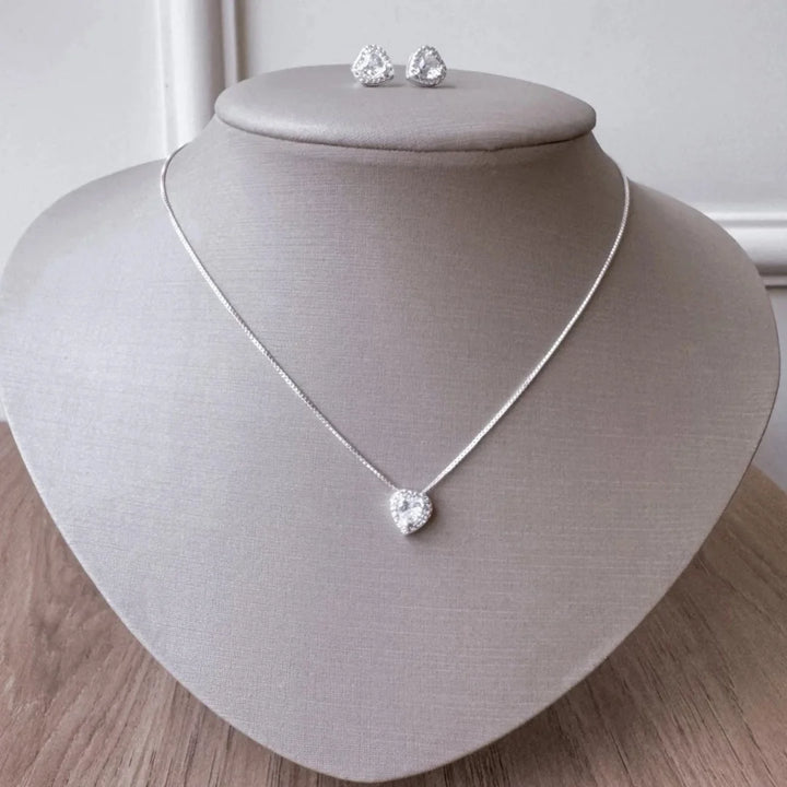 Se você busca por jóias de alta qualidade e recebimento em até 4 dias, aqui na Datter &Co, temos uma variedade de produtos que não escurecem com o uso, não causam alergias e são 100% á prova d'água, compre aqui na Datter & Co, Frete Grátis e Devolução Fácil