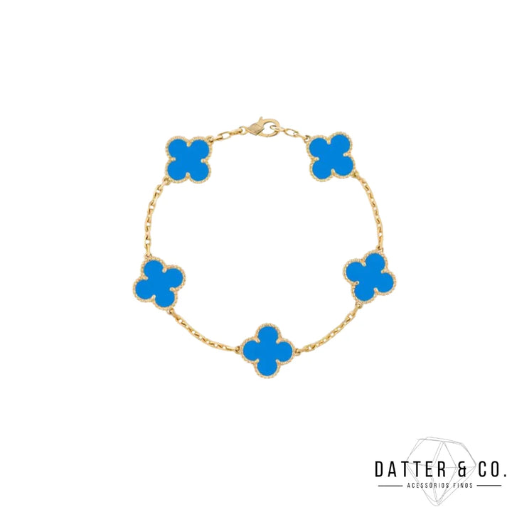 Inspirado no Trevo de quatro folhas, estas jóias são sinônimo de sorte e proteção.
Se você busca por colares trevo, pulseiras trevo, anéis trevo ou conjuntos trevo de alta qualidade, compre aqui na Datter & Co. Frete Grátis e Devolução Fácil.