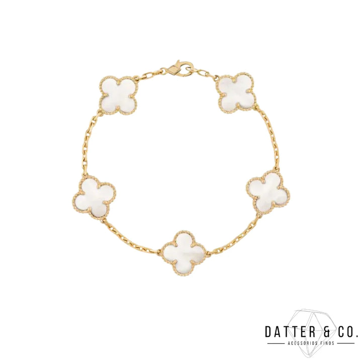 Os melhores colares femininos, colar feminino de prata, colar feminino de ouro, colar de pérola, colar feminino delicado com qualidade e durabilidade, peças que duram, não causam alergias e nem escurecem com o uso! Compre aqui na Datter & Co, Frete Grátis e Devolução Fácil.