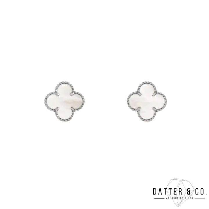 Os melhores colares femininos, colar feminino de prata, colar feminino de ouro, colar de pérola, colar feminino delicado com qualidade e durabilidade, peças que duram, não causam alergias e nem escurecem com o uso! Compre aqui na Datter & Co, Frete Grátis e Devolução Fácil.