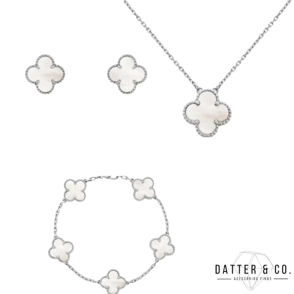 Os melhores colares femininos, colar feminino de prata, colar feminino de ouro, colar de pérola, colar feminino delicado com qualidade e durabilidade, peças que duram, não causam alergias e nem escurecem com o uso! Compre aqui na Datter & Co, Frete Grátis e Devolução Fácil.