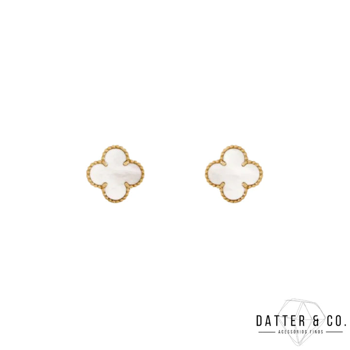 Os melhores colares femininos, colar feminino de prata, colar feminino de ouro, colar de pérola, colar feminino delicado com qualidade e durabilidade, peças que duram, não causam alergias e nem escurecem com o uso! Compre aqui na Datter & Co, Frete Grátis e Devolução Fácil.