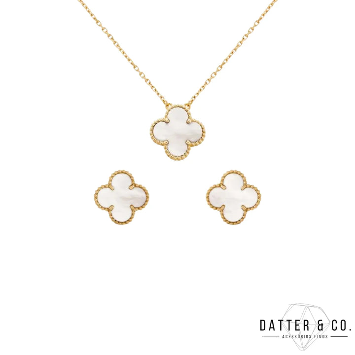 Os melhores colares femininos, colar feminino de prata, colar feminino de ouro, colar de pérola, colar feminino delicado com qualidade e durabilidade, peças que duram, não causam alergias e nem escurecem com o uso! Compre aqui na Datter & Co, Frete Grátis e Devolução Fácil.