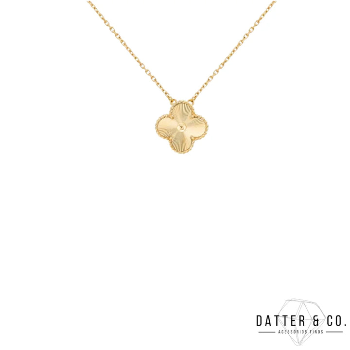 Os melhores colares femininos, colar feminino de prata, colar feminino de ouro, colar de pérola, colar feminino delicado com qualidade e durabilidade, peças que duram, não causam alergias e nem escurecem com o uso! Compre aqui na Datter & Co, Frete Grátis e Devolução Fácil.