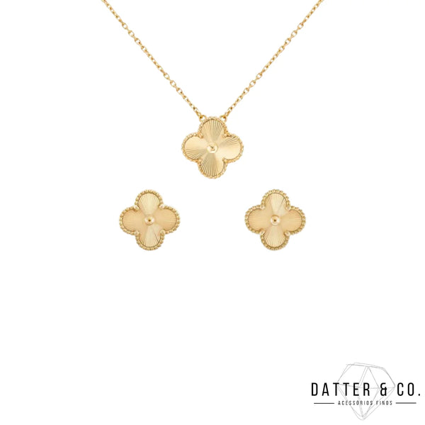 Os melhores colares femininos, colar feminino de prata, colar feminino de ouro, colar de pérola, colar feminino delicado com qualidade e durabilidade, peças que duram, não causam alergias e nem escurecem com o uso! Compre aqui na Datter & Co, Frete Grátis e Devolução Fácil.