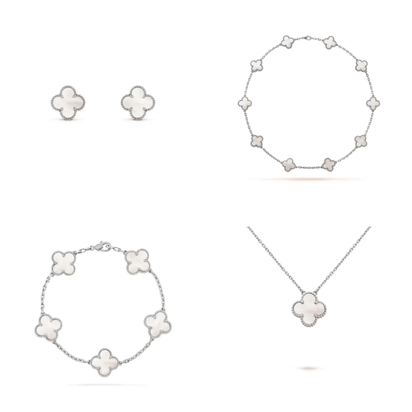 Inspirado no Trevo de quatro folhas, estas jóias são sinônimo de sorte e proteção. Se você busca por colares trevo, pulseiras trevo, anéis trevo ou conjuntos trevo de alta qualidade, compre aqui na Datter & Co. Frete Grátis e Devolução Fácil.