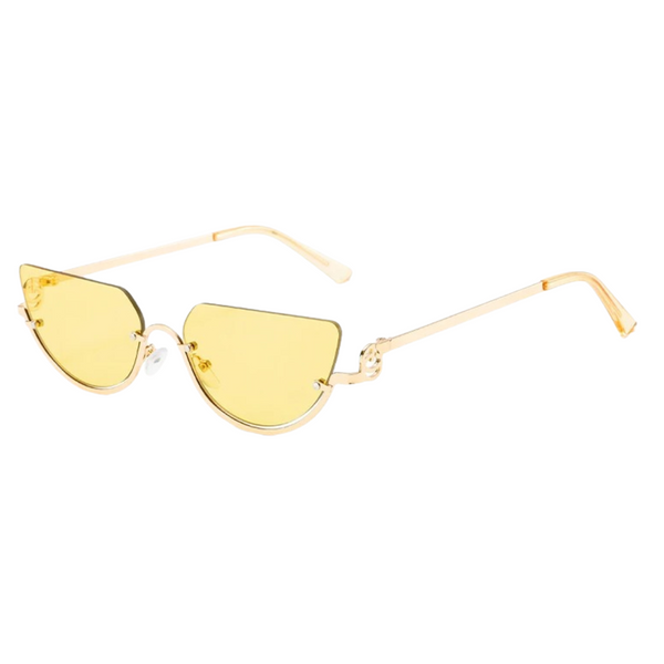 Eleve seu estilo com os Óculos de Sol Lírio Proteção UV-400, um acessório que une sofisticação e segurança para os seus olhos. Com design minimalista e armação leve, este modelo inspirado no luxo retrô destaca-se pelo charme e modernidade. As lentes de alta qualidade garantem proteção UV-400, bloqueando os raios nocivos do sol e proporcionando conforto visual inigualável. 