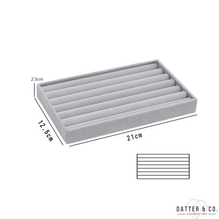 Aqui você encontra Porta Joias de qualidade e para todos os estilos! Porta Joias Grande, Porta Joias pequeno, Mini Porta Joias, Porta Joias para viagem e Porta Joias de Acrilico! Conserve suas jóias em nossos porta joias e aumente a durabilidade delas! Confira nossas promoções e leve frete grátis para todo o Brasil! Garantia de envio e devolução fácil.