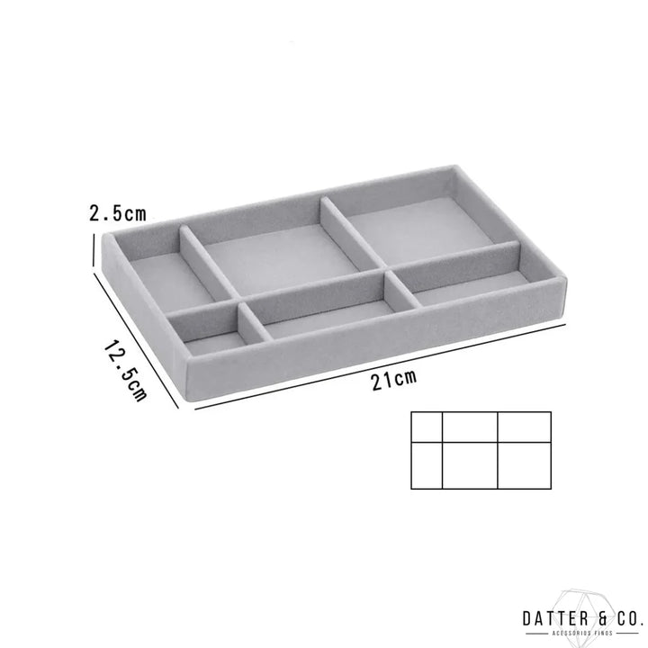 Aqui você encontra Porta Joias de qualidade e para todos os estilos! Porta Joias Grande, Porta Joias pequeno, Mini Porta Joias, Porta Joias para viagem e Porta Joias de Acrilico! Conserve suas jóias em nossos porta joias e aumente a durabilidade delas! Confira nossas promoções e leve frete grátis para todo o Brasil! Garantia de envio e devolução fácil.