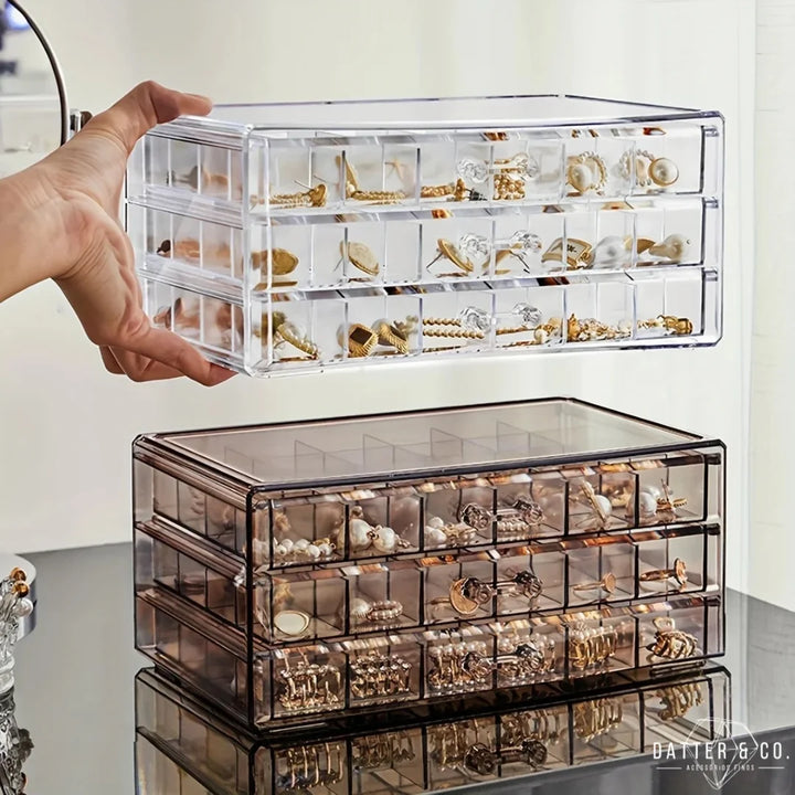 Aqui você encontra Porta Joias de qualidade e para todos os estilos! Porta Joias Grande, Porta Joias pequeno, Mini Porta Joias, Porta Joias para viagem e Porta Joias de Acrilico! Conserve suas jóias em nossos porta joias e aumente a durabilidade delas! Confira nossas promoções e leve frete grátis para todo o Brasil! Garantia de envio e devolução fácil.