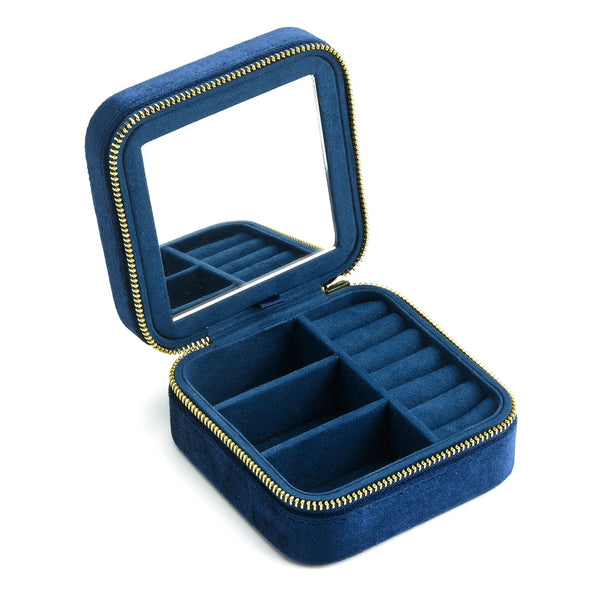 Aqui você encontra Porta Joias de qualidade e para todos os estilos! Porta Joias Grande, Porta Joias pequeno, Mini Porta Joias, Porta Joias para viagem e Porta Joias de Acrilico! Conserve suas jóias em nossos porta joias e aumente a durabilidade delas! Confira nossas promoções e leve frete grátis para todo o Brasil! Garantia de envio e devolução fácil.
