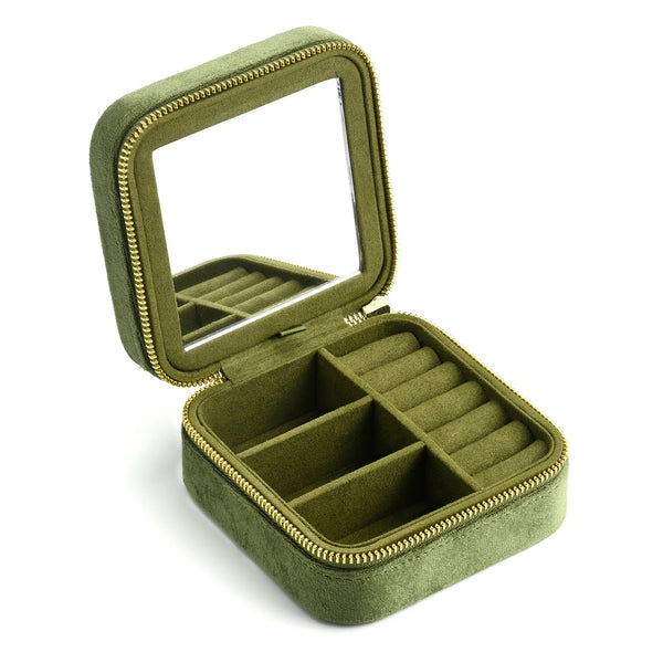 Aqui você encontra Porta Joias de qualidade e para todos os estilos! Porta Joias Grande, Porta Joias pequeno, Mini Porta Joias, Porta Joias para viagem e Porta Joias de Acrilico! Conserve suas jóias em nossos porta joias e aumente a durabilidade delas! Confira nossas promoções e leve frete grátis para todo o Brasil! Garantia de envio e devolução fácil.