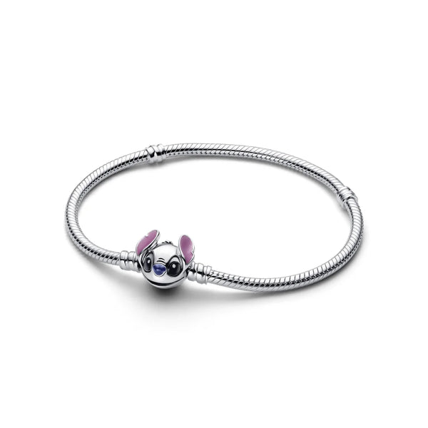 Desfrute da versatilidade impecável da pulseira berloque fecho básico em prata de lei 925. Com seu design elegante, esta pulseira é perfeita para acompanhar você em qualquer ocasião. Seja uma reunião casual com amigos ou uma noite especial, esta pulseira adiciona um toque de sofisticação e charme ao seu visual.
