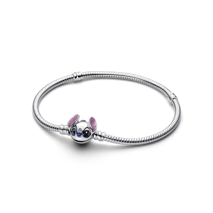 Desfrute da versatilidade impecável da pulseira berloque fecho básico em prata de lei 925. Com seu design elegante, esta pulseira é perfeita para acompanhar você em qualquer ocasião. Seja uma reunião casual com amigos ou uma noite especial, esta pulseira adiciona um toque de sofisticação e charme ao seu visual.