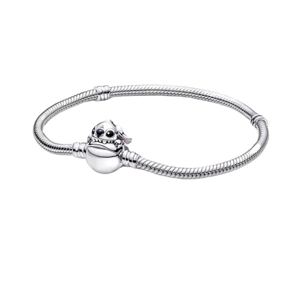 Desfrute da versatilidade impecável da pulseira berloque fecho básico em prata de lei 925. Com seu design elegante, esta pulseira é perfeita para acompanhar você em qualquer ocasião. Seja uma reunião casual com amigos ou uma noite especial, esta pulseira adiciona um toque de sofisticação e charme ao seu visual.