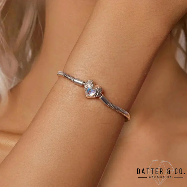 Aqui você encontra Pulseiras Femininas para todos os estilos! Pulseira Feminina de Prata, Ouro 18K e Pulseiras de Berloques, Berloques, Pulseiras de Berloques de Prata! Peças feitas para durar! Confira nossas promoções e leve frete grátis para todo o Brasil! Garantia de envio e devolução fácil.