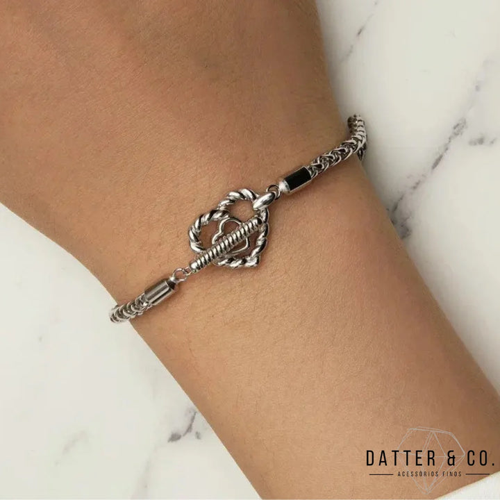 Aqui você encontra Pulseiras Femininas para todos os estilos! Pulseira Feminina de Prata, Ouro 18K e Pulseiras de Berloques, Berloques, Pulseiras de Berloques de Prata! Peças feitas para durar! Confira nossas promoções e leve frete grátis para todo o Brasil! Garantia de envio e devolução fácil.