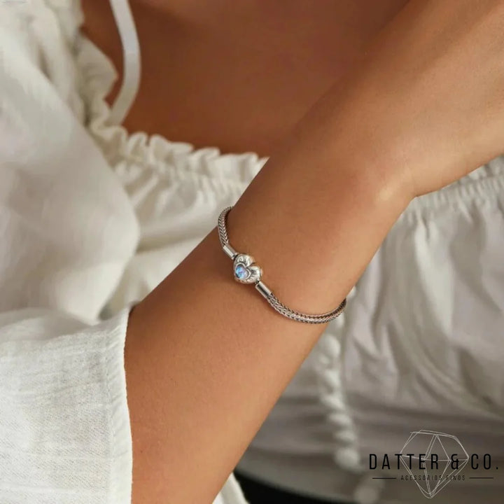 Aqui você encontra Pulseiras Femininas para todos os estilos! Pulseira Feminina de Prata, Ouro 18K e Pulseiras de Berloques, Berloques, Pulseiras de Berloques de Prata! Peças feitas para durar! Confira nossas promoções e leve frete grátis para todo o Brasil! Garantia de envio e devolução fáci