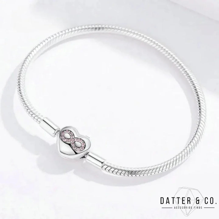 Aqui você encontra Pulseiras Femininas para todos os estilos! Pulseira Feminina de Prata, Ouro 18K e Pulseiras de Berloques, Berloques, Pulseiras de Berloques de Prata! Peças feitas para durar! Confira nossas promoções e leve frete grátis para todo o Brasil! Garantia de envio e devolução fácil.