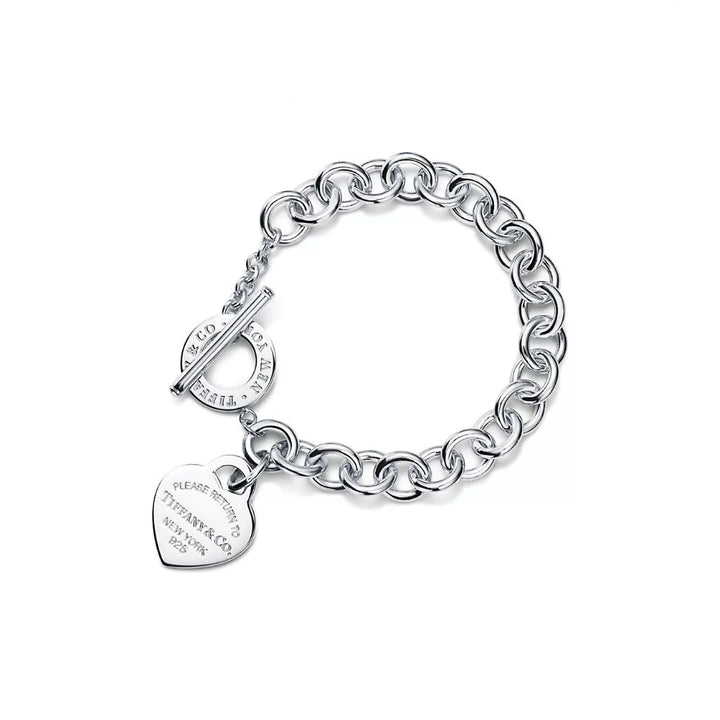  Aqui você encontra Pulseiras Femininas para todos os estilos! Pulseira Feminina de Prata, Ouro 18K e Pulseiras de Berloques, Berloques, Pulseiras de Berloques de Prata! Peças feitas para durar! Confira nossas promoções e leve frete grátis para todo o Brasil! Garantia de envio e devolução fácil.