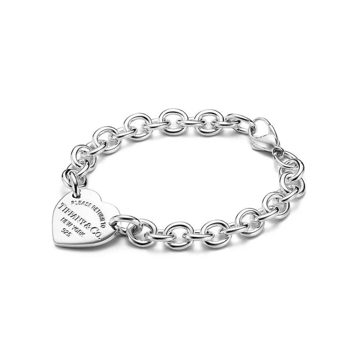  Aqui você encontra Pulseiras Femininas para todos os estilos! Pulseira Feminina de Prata, Ouro 18K e Pulseiras de Berloques, Berloques, Pulseiras de Berloques de Prata! Peças feitas para durar! Confira nossas promoções e leve frete grátis para todo o Brasil! Garantia de envio e devolução fácil.