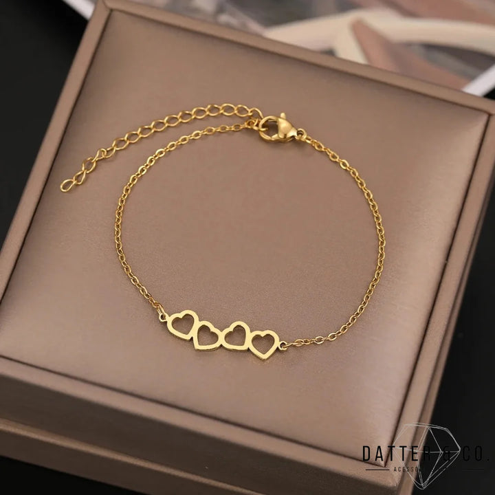 Aqui você encontra Pulseiras Femininas para todos os estilos! Pulseira Feminina de Prata, Ouro 18K e Pulseiras de Berloques, Berloques, Pulseiras de Berloques de Prata! Peças feitas para durar! Confira nossas promoções e leve frete grátis para todo o Brasil! Garantia de envio e devolução fácil.