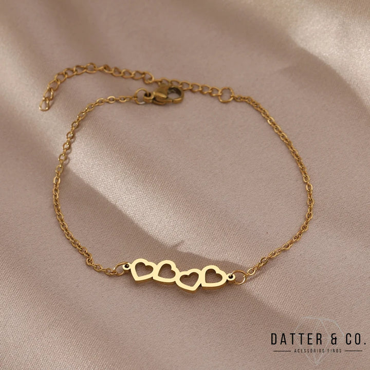 Aqui você encontra Pulseiras Femininas para todos os estilos! Pulseira Feminina de Prata, Ouro 18K e Pulseiras de Berloques, Berloques, Pulseiras de Berloques de Prata! Peças feitas para durar! Confira nossas promoções e leve frete grátis para todo o Brasil! Garantia de envio e devolução fácil.