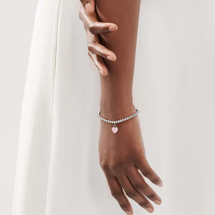 Aqui você encontra Pulseiras Femininas para todos os estilos! Pulseira Feminina de Prata, Ouro 18K e Pulseiras de Berloques, Berloques, Pulseiras de Berloques de Prata! Peças feitas para durar! Confira nossas promoções e leve frete grátis para todo o Brasil! Garantia de envio e devolução fácil.
