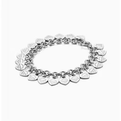 Aqui você encontra Pulseiras Femininas para todos os estilos! Pulseira Feminina de Prata, Ouro 18K e Pulseiras de Berloques, Berloques, Pulseiras de Berloques de Prata! Peças feitas para durar! Confira nossas promoções e leve frete grátis para todo o Brasil! Garantia de envio e devolução fácil.